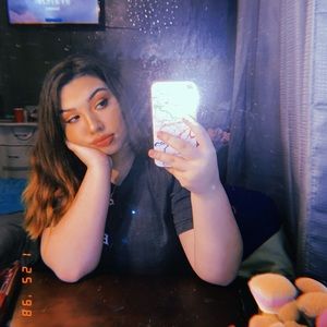 Meet your Posher, Alexis